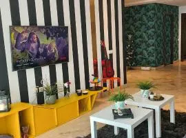 Comfortable 2BR Flat, Heart of Maarif, Fiber WiFi & Parking