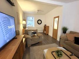 Modern, spacious and Central Location, vacation home in Aberdare