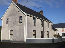 Beautiful 3 bed house in Newtwnstewart, casa vacacional en Omagh