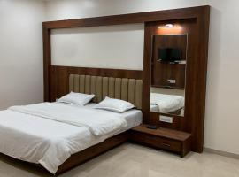 Hotel Nivasa Bhandara: Bhandāra şehrinde bir otel