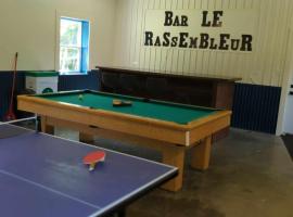 Chalet le Rassembleur, hotel with parking in Racine