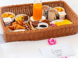 Evasion en plein cœur de la ville T3 Jacuzzis Sauna et piscine au centre de Port-Louis、ポール・ルイのホテル