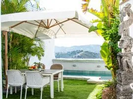 Luxury center Townhouse in Frigiliana with pool and parking HansOnHoliday Rentals