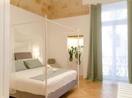 ApuliaLux - San Lorenzo Luxury Apartment con Jacuzzi in centro, luxury hotel in Brindisi