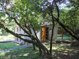 Casa nel bosco sul Golfo dei Poeti - Bruxinha, hotelli kohteessa Monte Marcello