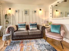 Cornish Beach Retreat - 10 Min Walk to Beach!, Hotel in Downderry