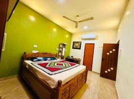 SS Home Stay Accomodation، فندق في تيروفانمالي