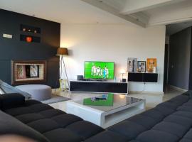 Big Family-Friendly 3BR Home in Maarif, Kids Welcome, Fully Equipped, hotel en Casablanca