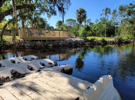 Iguana Updated Home By Large Imperial River 1 Mi to Beach, hôtel à Bonita Springs