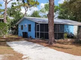 Dolphin Updated Cottage On River - 1 Mile to Beach Kitchen Washer Dryer