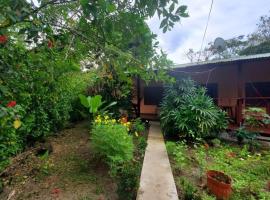 CASA VERO CAHUITA, A 100 M. DEL PARQUE NACIONAL, cottage in Cahuita