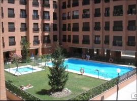 Apartamento turístico plenilunio suite, airport, wanda, ifema, apartamento em Madri