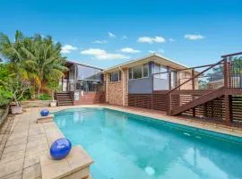 Alkira - comfy home with pool
