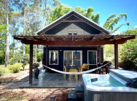 The Old Barn at Tintenbar, vacation home in Tintenbar