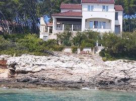 Seaside holiday house Cove Tri luke, Korcula - 22092, hotel in Vela Luka