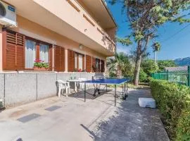 3 Bedroom Cozy Apartment In Draga Bascanska