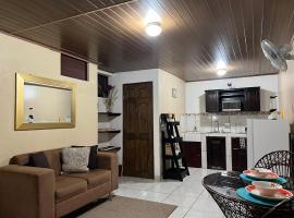 Casa Quetzal AC near Guanacaste Airport، فندق في ليبيريا