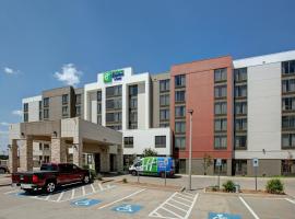 Holiday Inn Express Hotel & Suites Dallas Fort Worth Airport South by IHG, hotel v destinaci Irving