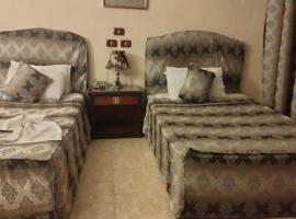 Anubis Hostel, luxury tent in Cairo