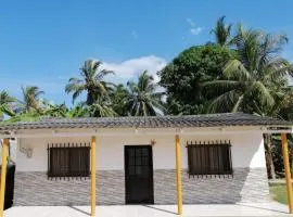 Cabaña Moñitos cerca al mar e Isla Fuerte