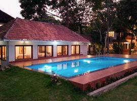 Shantitheeram Ayurveda Lakeside Heritage Resort, complexe hôtelier à Alappuzha