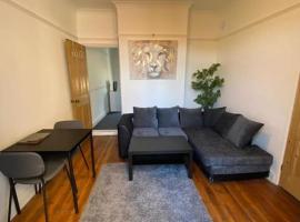 One bedroom apartment with garden., cheap hotel in Norwich