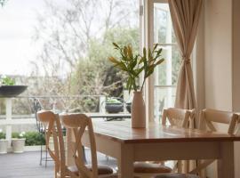 Writer's Cottage, luxurious oasis in the heart of North Hobart, hotell i Hobart