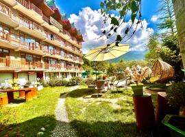 Himalayan Riverside Resort, Manali: Manāli şehrinde bir otel