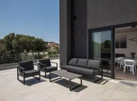 Modernes Apartment mit großer Terrasse