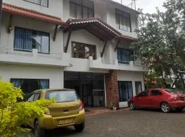 Experience HUT Holiday Inn