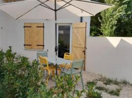Guest house en Provence, hotel para famílias em Roaix