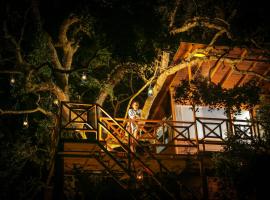 Treehouse Glamping by Glamp Collection, hotel in Tissamaharama