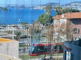 STUDIO SUR LA PROMENADE DES ANGLAIS AVEC VUE MER ORIGINALE À 40 m DE LA PLAGE