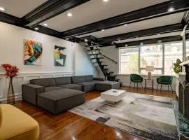Spacious 4BR Gold Coast Duplex with Jacuzzi in the Bedroom