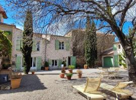 Spacious holiday home with private pool, hotel com estacionamento em Cazouls-lès-Béziers