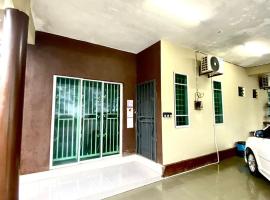 Casaria Homestay Paka, hotel in Paka