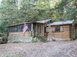 Russell Cabin, hotel with parking in Logan