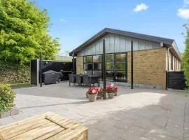 Awesome Home In Sæby With Kitchen