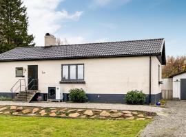 Awesome Home In Grsns With Wifi And 2 Bedrooms, pet-friendly hotel in Gärsnäs