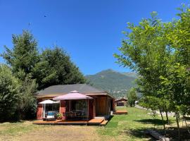 Comodidad y hermosa Vista Volcán, loma-asunto kohteessa Melipeuco