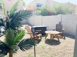 Alluring townhouse near ASU with KING size bed for up to 4 guests with FREE parking