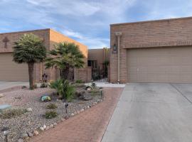 Garden Home with Mountain & Desert Views home, hotel in Green Valley