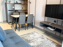 2 BR I ANDERSON I 18floor I above pakuwon mall I the biggest shopping center, hotelli kohteessa Surabaya