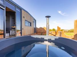 Les Tiny du Pré Mathy - Logements insolites avec Jacuzzi à Profondeville – domek wiejski w mieście Profondeville