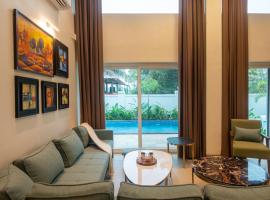 Jade 4BHK Private Pool Villa by Le Pension Stays, villa i Gamle Goa