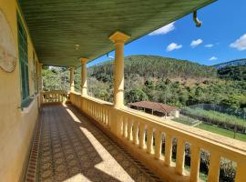 Fazenda Itamirim - Chácara para alugar com piscina, campo de futebol, churrasqueira e salão de festas - Próximo a São José dos Campos e ao Mobai Bike, hotel em Jacareí