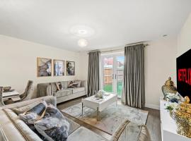 Stunning 4 bed In Leicester with Garden & Parking!, хотел в Лестър