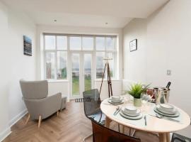 Pass the Keys Golfers Haven 2 BD Flat on Hoylake Beach Parking, hotel with parking in Hoylake