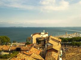 Flowers Apartments, self catering accommodation in Desenzano del Garda