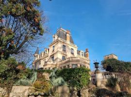 Hotel-Musée Villa Bagatelle, hotel in Irigny